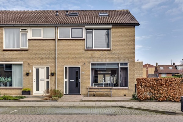 INSTAP KLAAR. UITGEBOUWD met NIEUWE WOONKAMER en NIEUWE TRENDY KEUKEN.